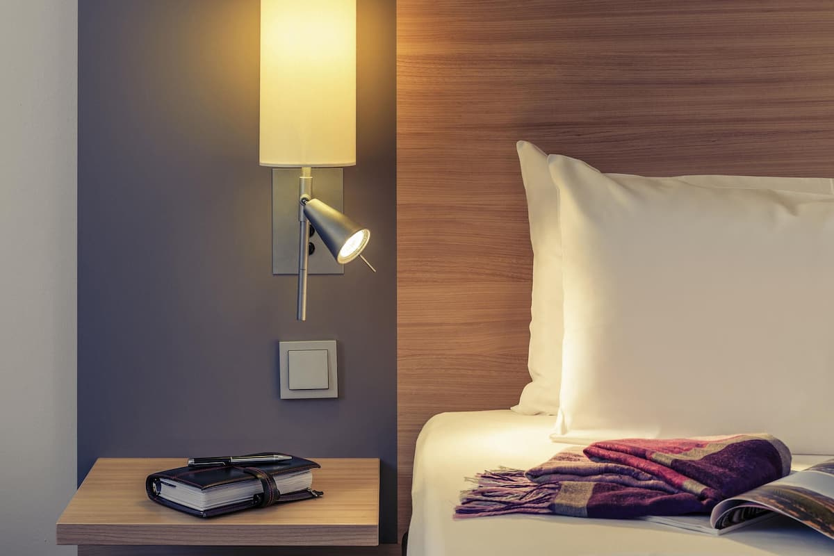 Allergitestet sengetøy, safe på rommet og skrivebord