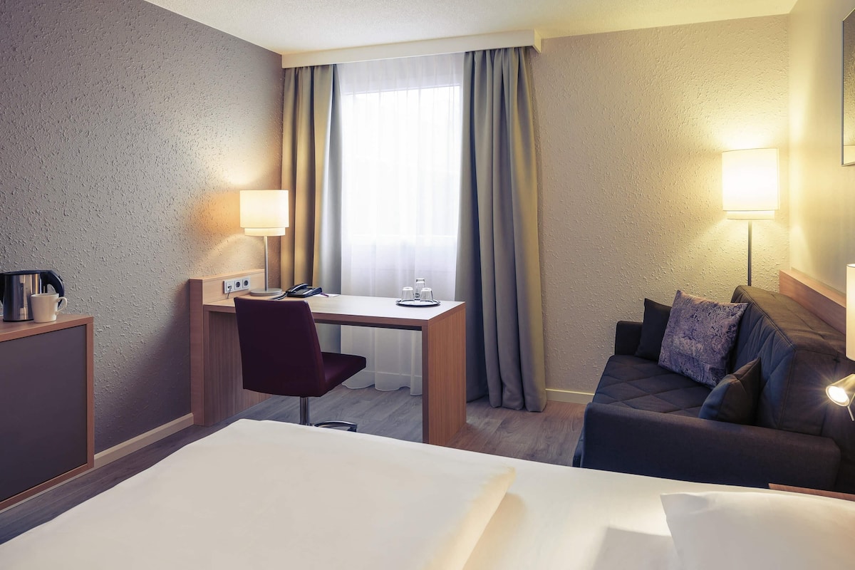 Standard Double Room, 1 Double Bed with Sofa bed | Hypo-allergenic bedding, in-room safe, desk, laptop workspace