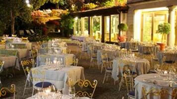 Fachada del alojamiento - Noche