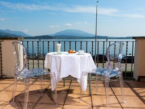 Minibar, in-room safe, desk, iron/ironing board - Hotel Villa Carlotta (Belgirate)