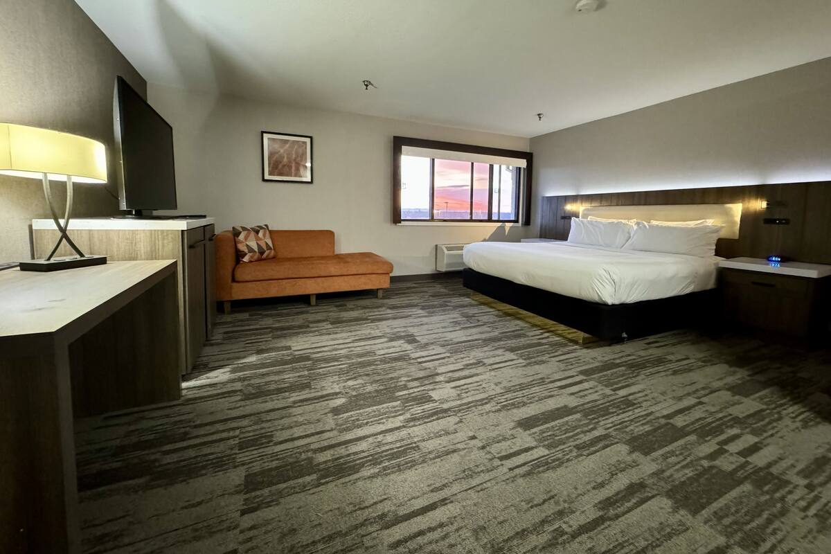 Kamar Deluks, 1 Tempat Tidur King, Bebas Asap Rokok, hot tub | Selimut bulu angsa, busa memori, dan didekorasi berbeda-beda