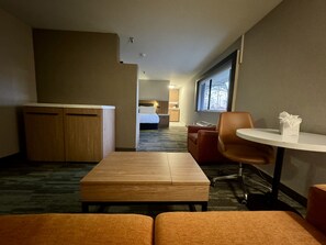 Business-Zimmer, 1 King-Bett, Nichtraucher | Daunenbettdecken, Betten mit Memory-Foam-Matratzen