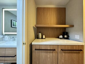 Deluxe-Zimmer, 2 Queen-Betten, Nichtraucher | Kaffee und/oder Kaffeemaschine