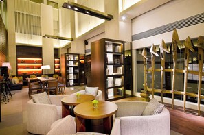 2 bars/lounges, lobby lounge, cocktail bar - Hyatt Regency Kinabalu (Kota Kinabalu)