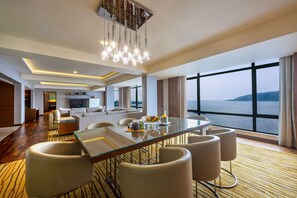 In-room safe, desk, iron/ironing board, free cribs/infant beds - Hyatt Regency Kinabalu (Kota Kinabalu)