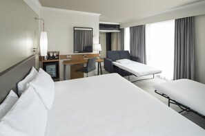 Egyptian cotton sheets, premium bedding, minibar, in-room safe - Crowne Plaza Stratford Upon Avon by IHG (Stratford-upon-Avon)