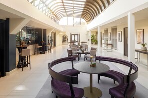 Serves lunch and dinner - Crowne Plaza Stratford Upon Avon by IHG (Stratford-upon-Avon)