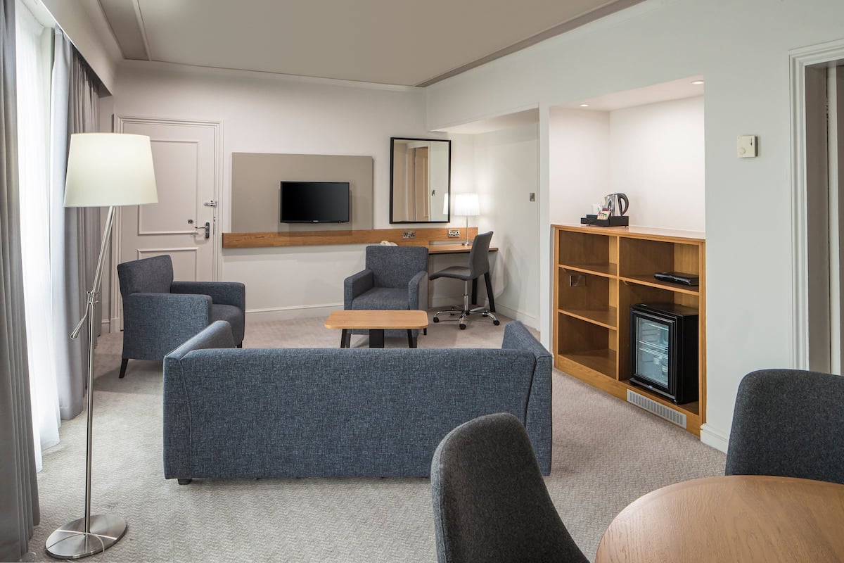 1 bedroom, egyptian cotton sheets, premium bedding, minibar