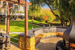 Serves lunch and dinner - Crowne Plaza Stratford Upon Avon by IHG (Stratford-upon-Avon)