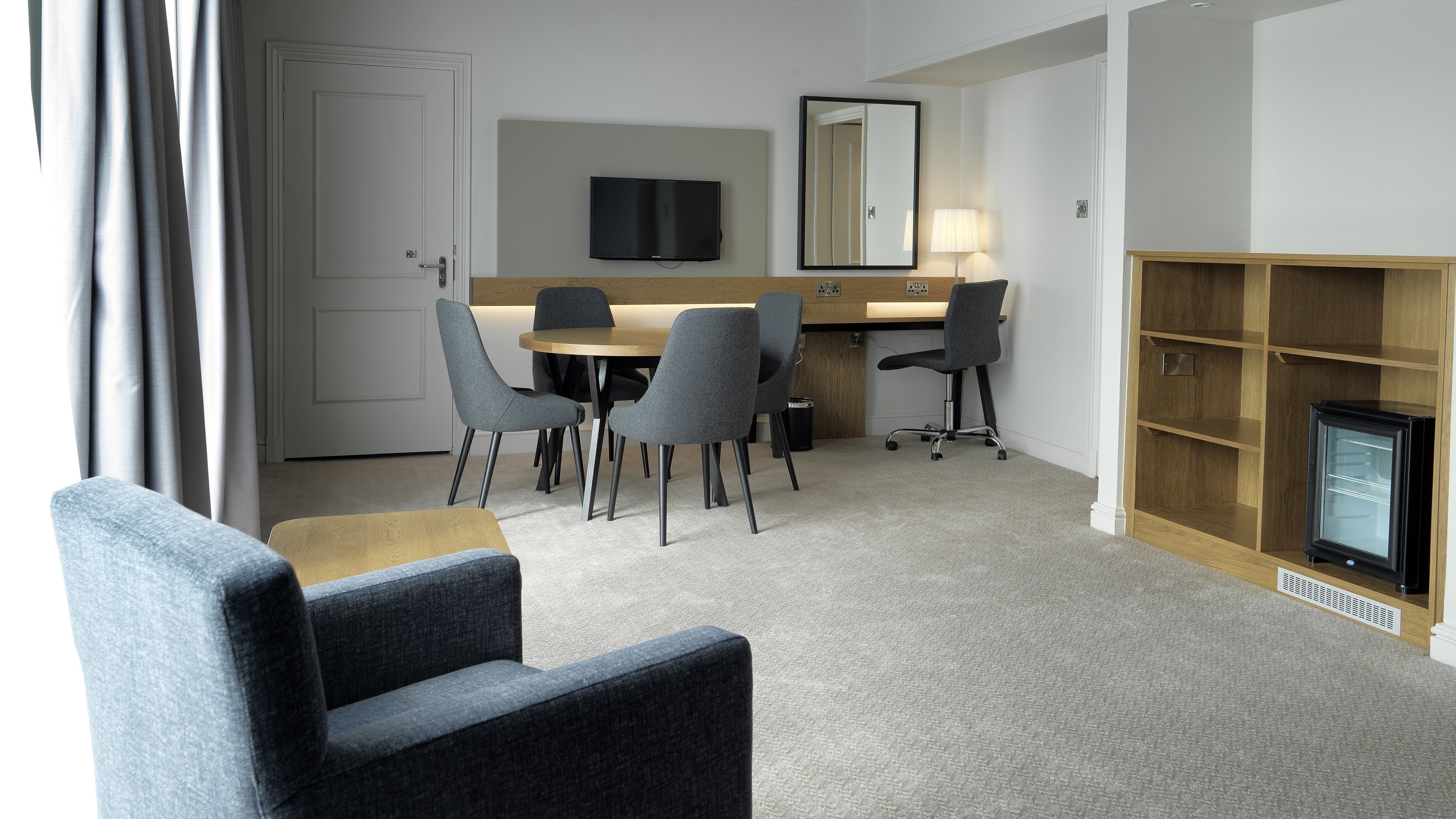 suite, 1 king bed, club lounge access (super king) | 1 bedroom, egyptian cotton sheets, premium bedding, minibar