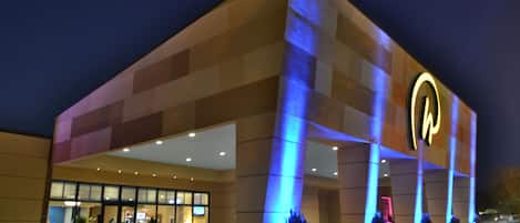 Façade de l’hébergement - soirée/nuit