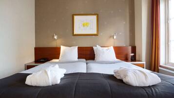 Standardzimmer, 1 Doppelbett, Nichtraucher | 1 Schlafzimmer, Zimmersafe, Schreibtisch, laptopgeeigneter Arbeitsplatz