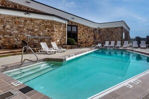 Outdoor pool - Comfort Inn & Suites near Danville Mall (Danville)