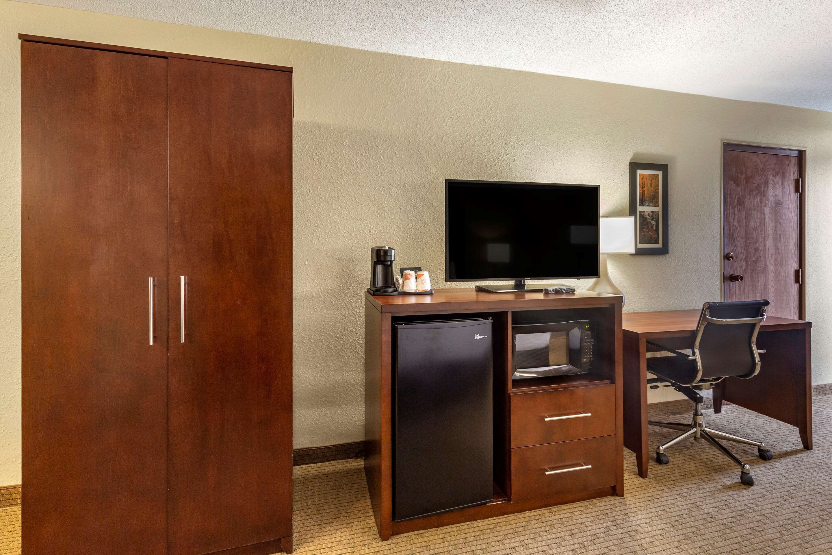 in-room safe, desk, laptop workspace, iron/ironing board