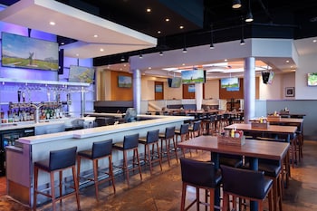 10 restaurants, breakfast, lunch, dinner served; American cuisine at Orlando World Center Marriott