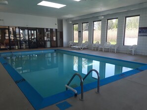 Indoor pool, sun loungers