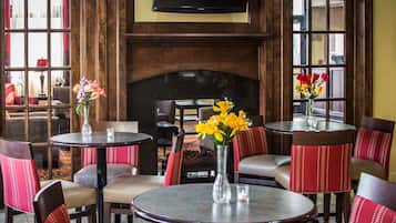 含每日自助早餐