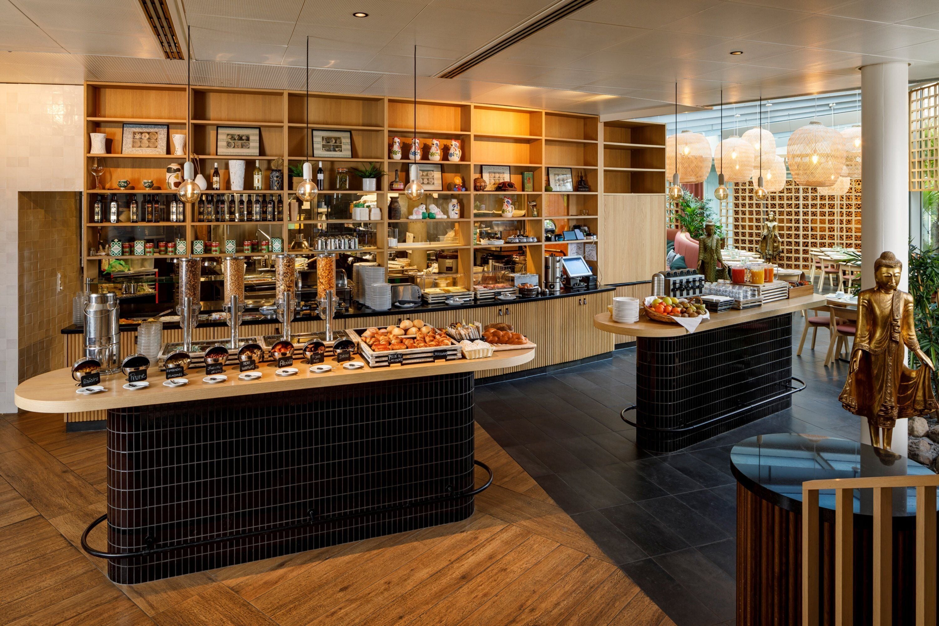 breakfast (chf 22 per person)