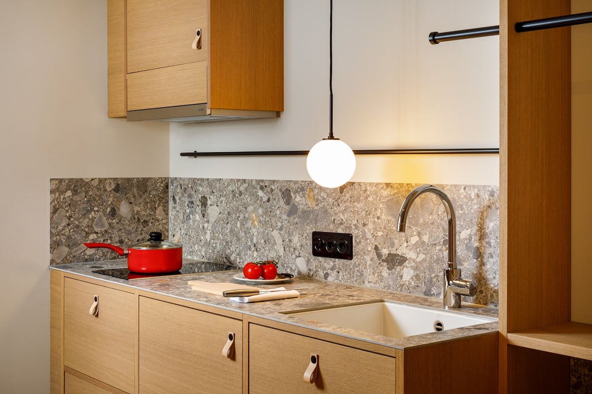 junior suite, kitchenette | private kitchen | fridge, coffee/tea maker