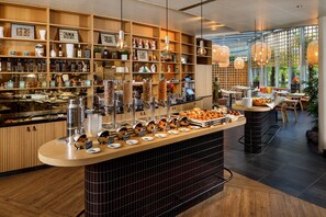 Frokost (CHF 22 per person)