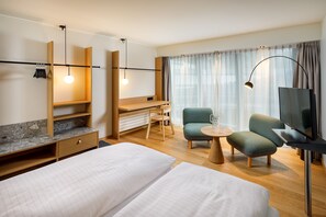 Doppel- oder Zweibettzimmer, Gartenblick | Hochwertige Bettwaren, Daunenbettdecken, Minibar, Zimmersafe