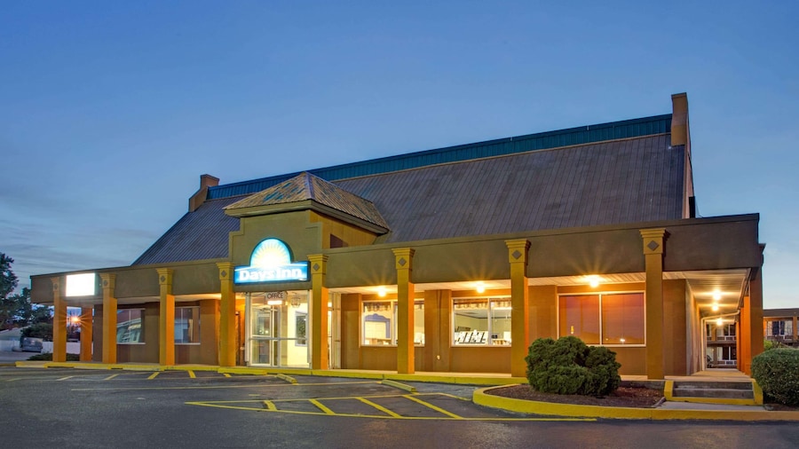 Days Inn by Wyndham Benson