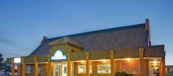 Days Inn by Wyndham Benson