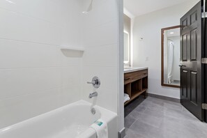 Kombinasi shower/bathtub dan shower pijat air