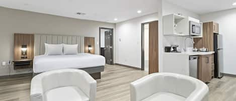 Suite, 1 King Bed, Non Smoking | Pillow-top beds, minibar, desk, laptop workspace