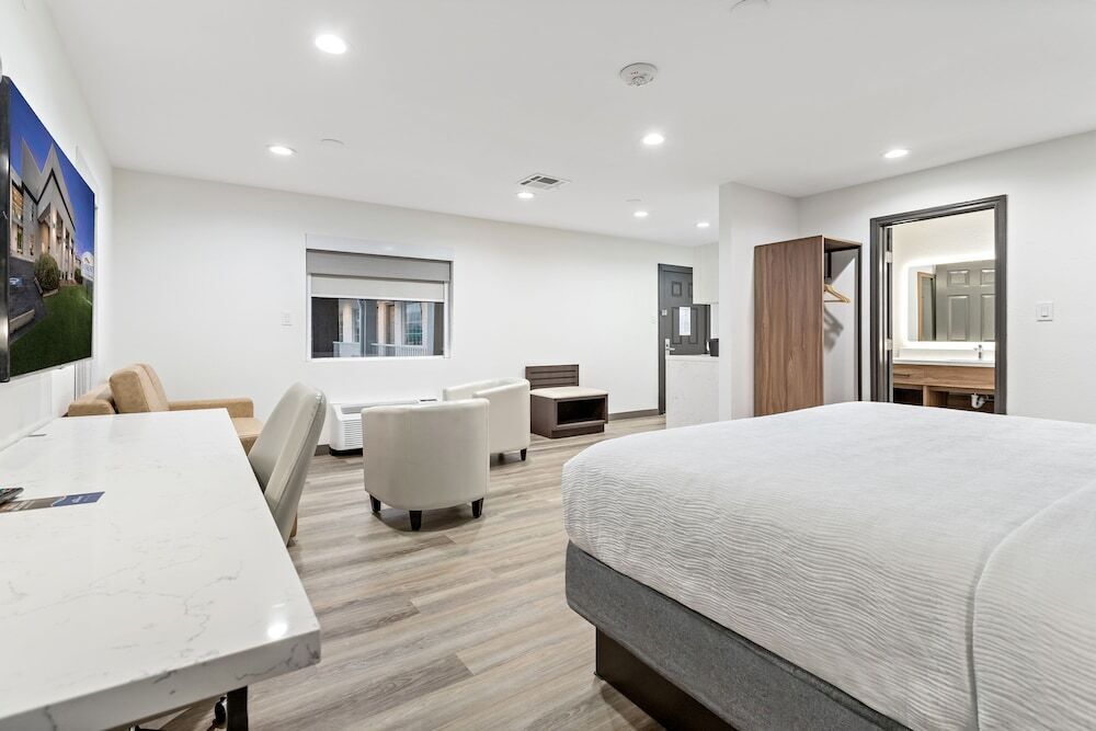 Pillowtop beds, minibar, individually decorated, individually furnished
