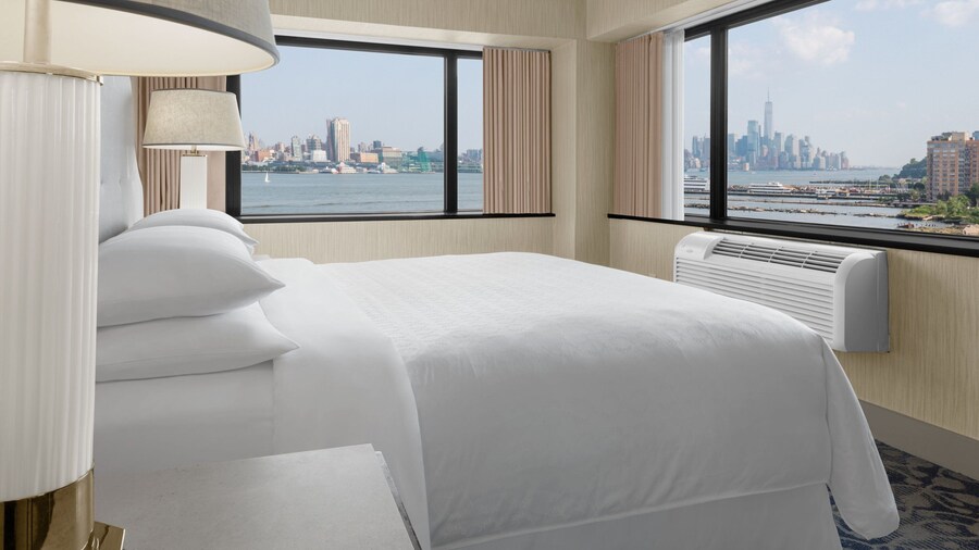 Sheraton Lincoln Harbor Hotel