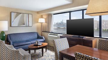 Executive Suite, 1 Bedroom | Living room