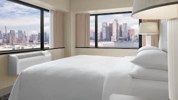 Panoramic Suite, 1 King Bed with Sofa bed (City View)
