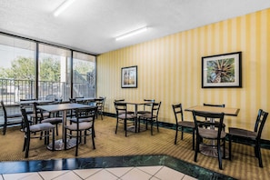 Free daily continental breakfast