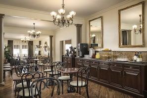 Free daily continental breakfast