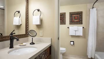 Gratis toiletartikelen, een haardroger, handdoeken