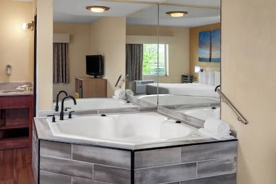 Days Inn by Wyndham Rockford I-90 Casino District