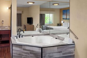 Jetted bathtub