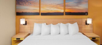 Days Inn by Wyndham Rockford I-90 Casino District