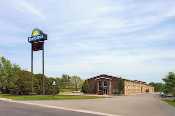Days Inn by Wyndham Rockford I-90 Casino District