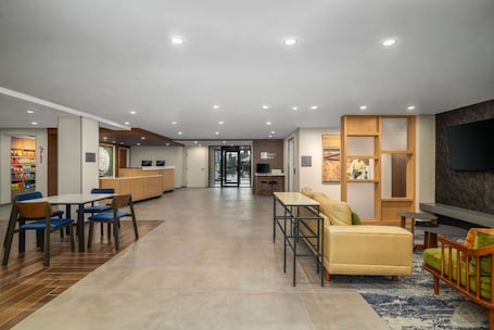 Recepción. Fairfield by Marriott Inn & Suites Clinton