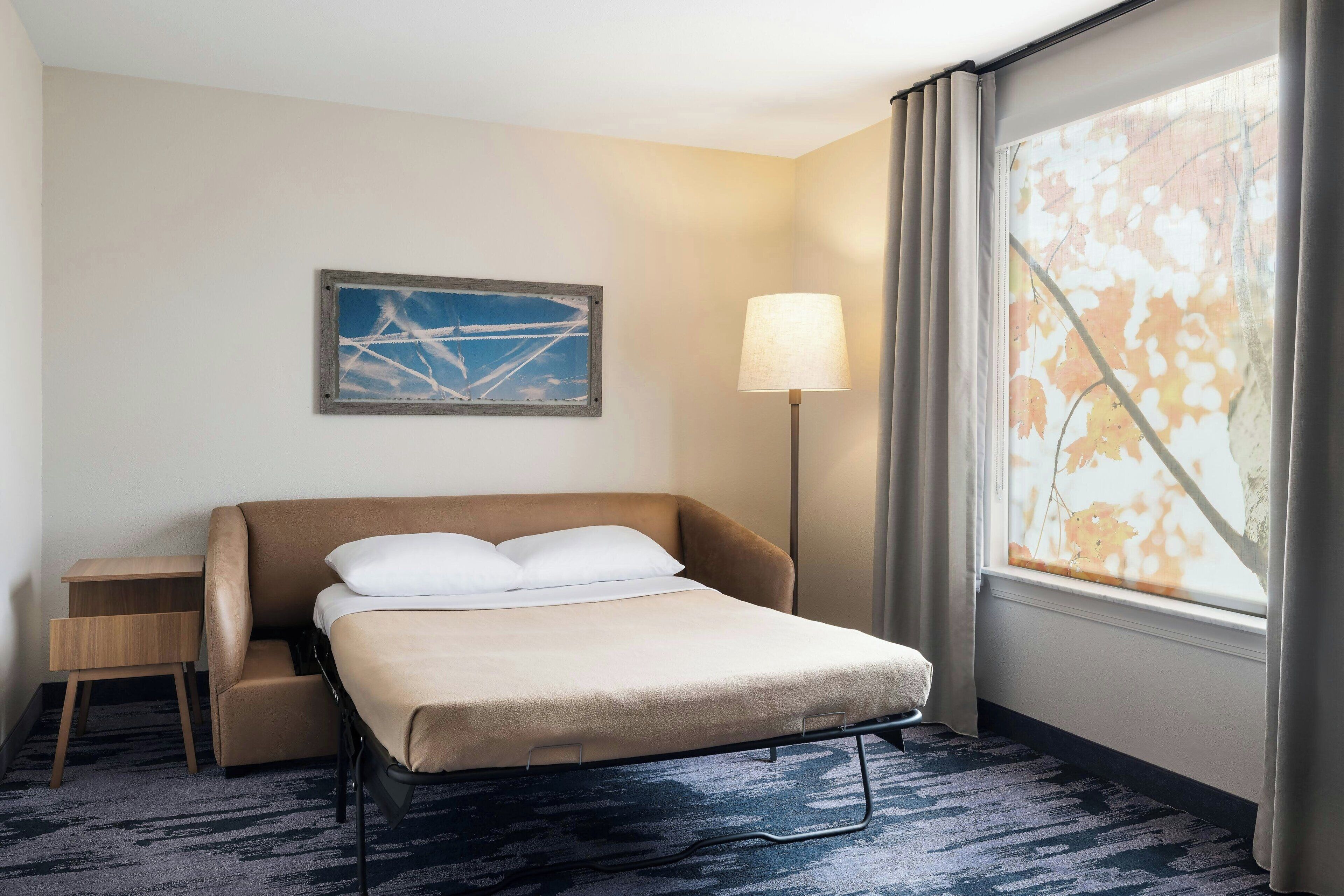 Schreibtisch, laptopgeeigneter Arbeitsplatz, Bügeleisen/Bügelbrett