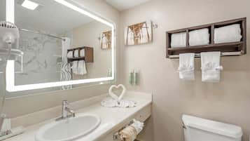Standard Room, 1 King Bed, Non Smoking, Jetted Tub | Bathroom