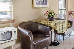 فطور أوروبي مجانًا