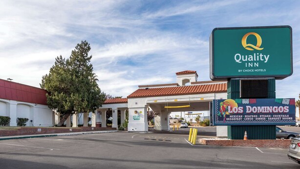 A Quality Inn by Choice Hotels with a sign for Los Domingos Mexican restaurant.