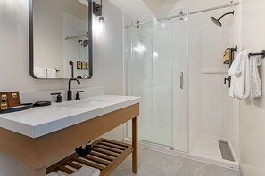 Suite, Multiple Beds, Non Smoking, Refrigerator & Microwave (Living Room;with Sofabed) | Bathroom | Free toiletries, hair dryer, towels - Best Western Plus Inn At The Vines (Napa)