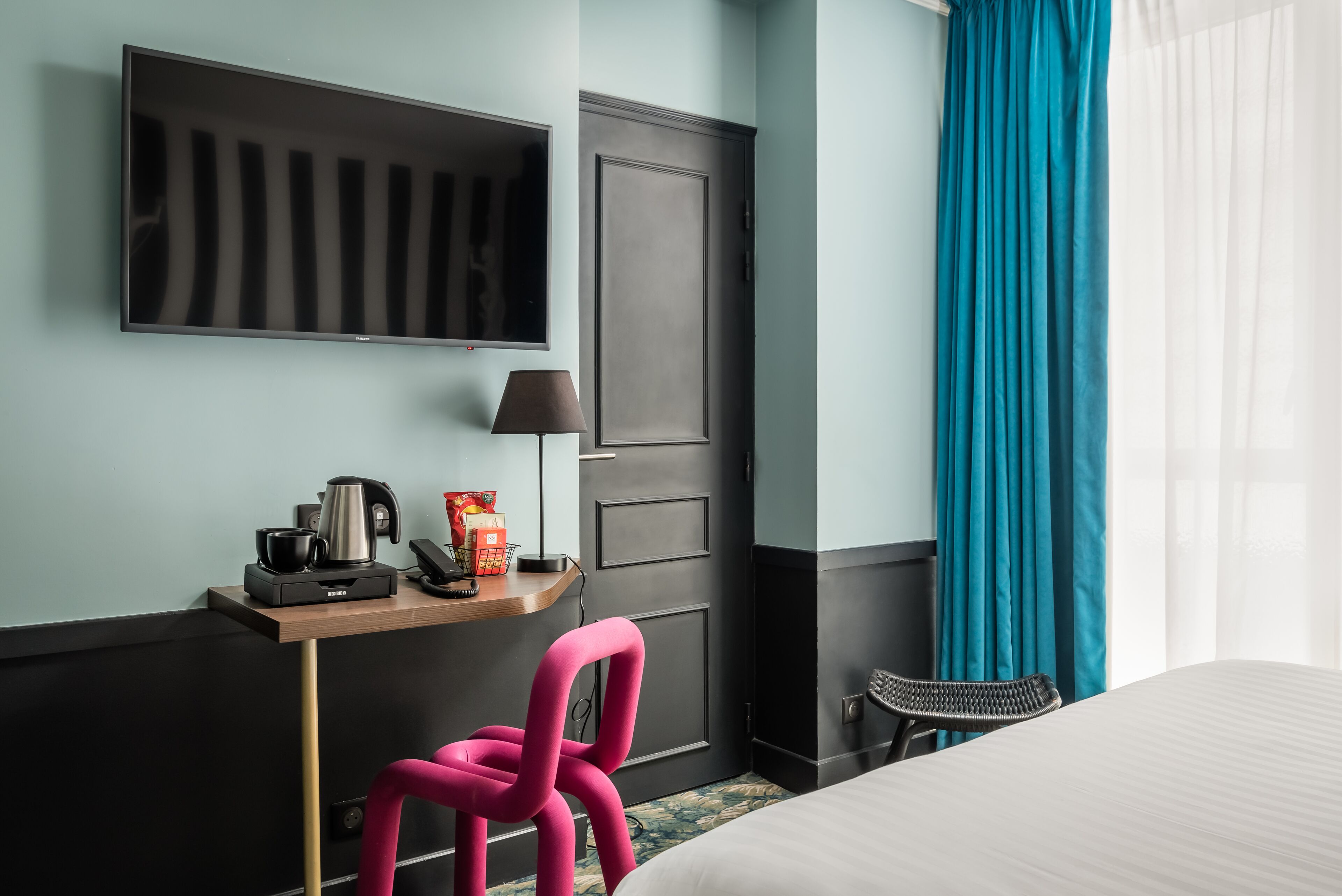 adjoining rooms for 4 people | 1 bedroom, minibar, in-room safe, desk