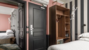 A hotel room with a bed, a wardrobe, a desk, and a chair. - Archétype Etoile (Paris)