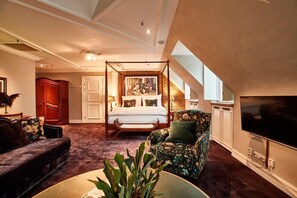 Xtra Large | 1 bedroom, premium bedding, down comforters, pillowtop beds