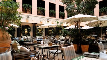 Daily buffet breakfast (SEK 200 per person)